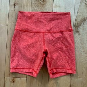 Lululemon Crunch Warm Coral Shorts Size 6 EUC